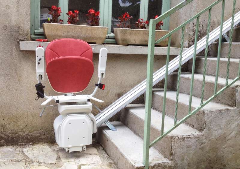 Photo de la référence Chaise monte-escalier droit Horizon Plus en extérieur à GROSPIERRES (07120)