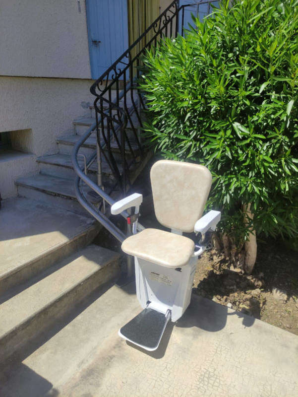 Photo de la référence Fauteuil monte escalier extérieur sur mesure à PORTES-LES-VALENCE (26800)