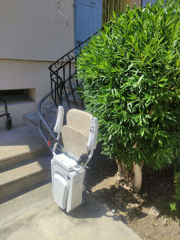 Photo de la référence Fauteuil monte escalier extérieur sur mesure à PORTES-LES-VALENCE (26800)