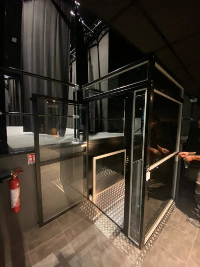 Photo de la référence Accessibilité d'une scène de spectacle à GUILHERAND-GRANGES (07500)