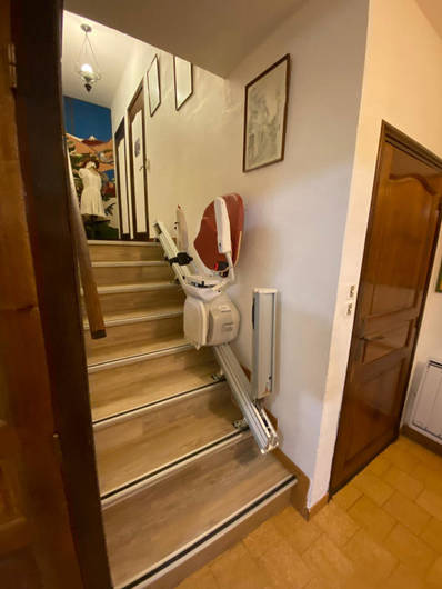 Photo de la référence L'accessibilité en monte-escaliers Ardeche à ALISSAS (07210)