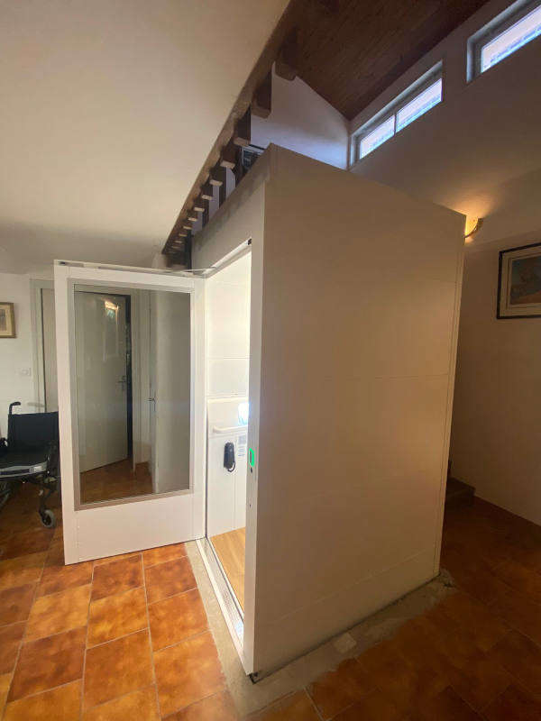 Photo de la référence ARITCO Home Lift Accessible à VERNOUX-EN-VIVARAIS (07240)