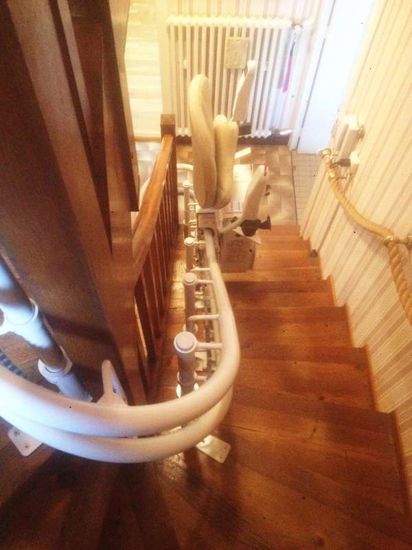 Photo de la référence Fauteuil monte-escalier CURVE, maison de particuliers à BOURG-LES-VALENCE (26500)