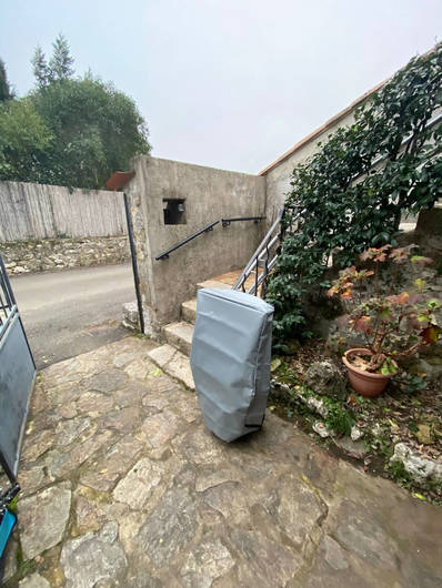 Photo de la référence Siège élévateur en extérieur à BERRIAS-ET-CASTELJAU (07460)