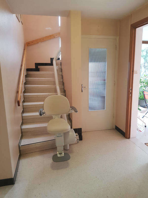 Photo de la référence Fauteuil d'escalier sur mesure Fidji à VALENCE (26000)