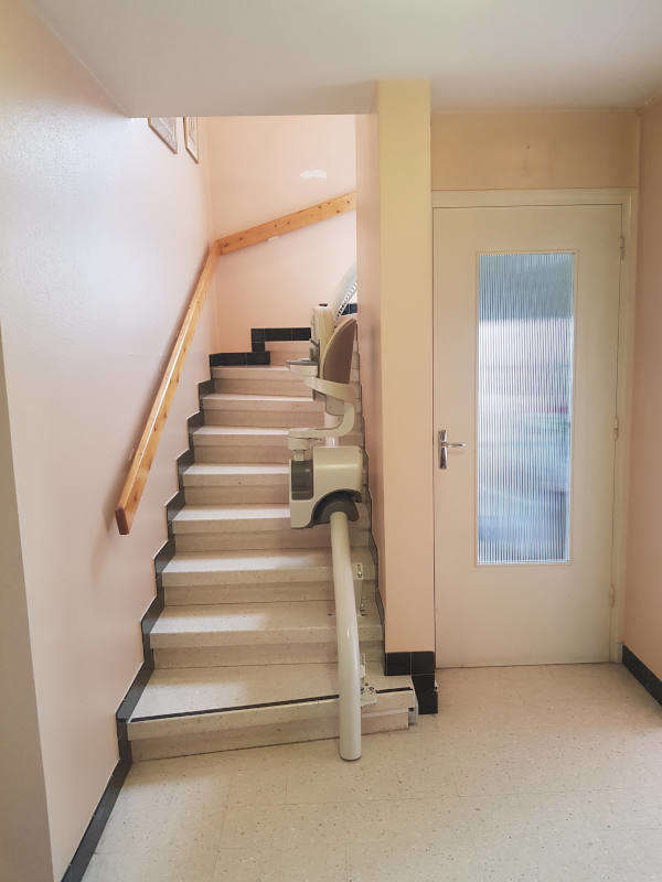 Photo de la référence Fauteuil d'escalier sur mesure Fidji à VALENCE (26000)