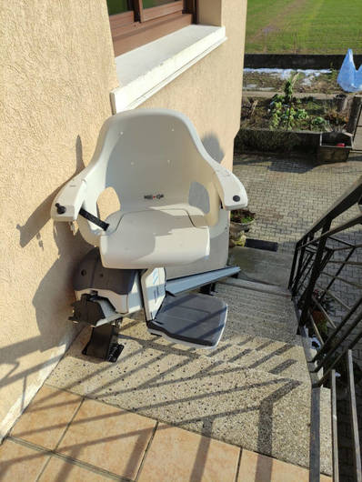 Photo de la référence Chaise monte-personne extérieure à SAINT-SAUVEUR (38160)