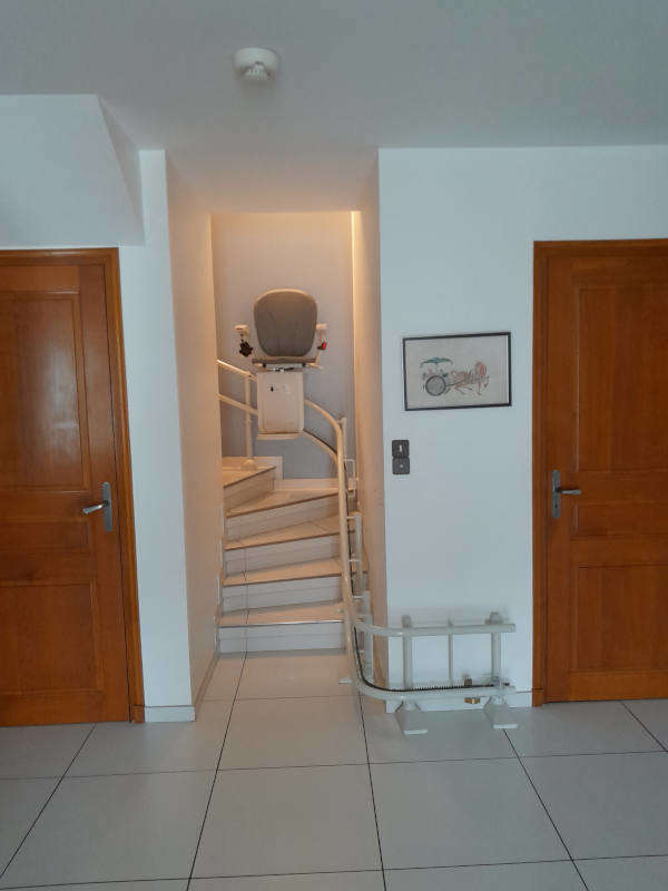 Photo de la référence Monte escaliers accessible à SAINT-SAUVEUR (38160)