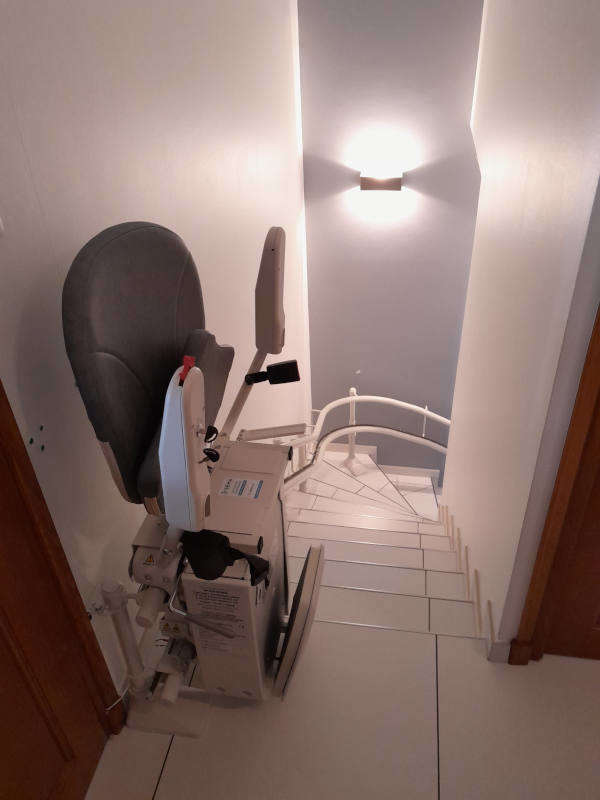 Photo de la référence Monte escaliers accessible à SAINT-SAUVEUR (38160)
