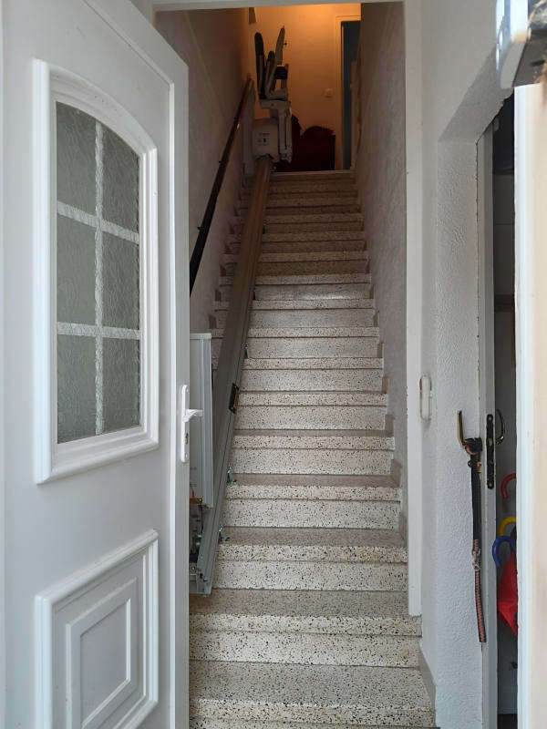 Photo de la référence Monte escalier droit avec rail repliable automatique à LENS-LESTANG (26210)