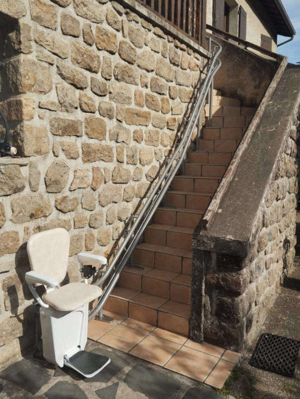 Photo de la référence Autonome dans les escaliers à LE CHEYLARD (07160)