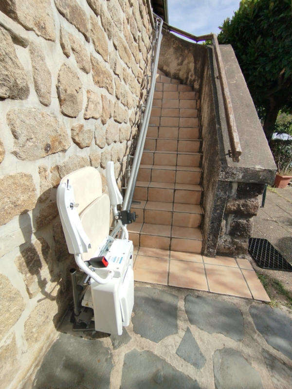 Photo de la référence Autonome dans les escaliers à LE CHEYLARD (07160)