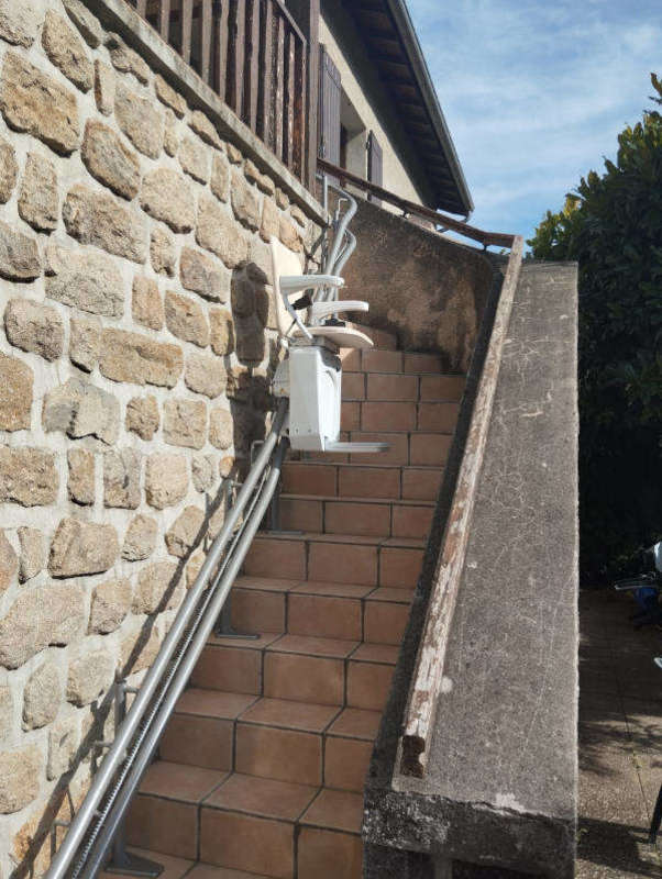 Photo de la référence Autonome dans les escaliers à LE CHEYLARD (07160)