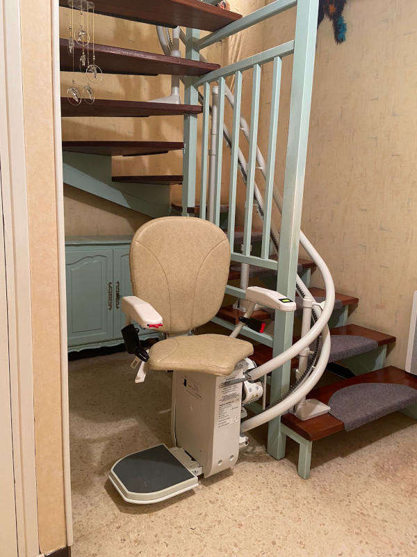 Photo de la référence Les avantages du monte-escalier pour une personne à VALENCE (26000)