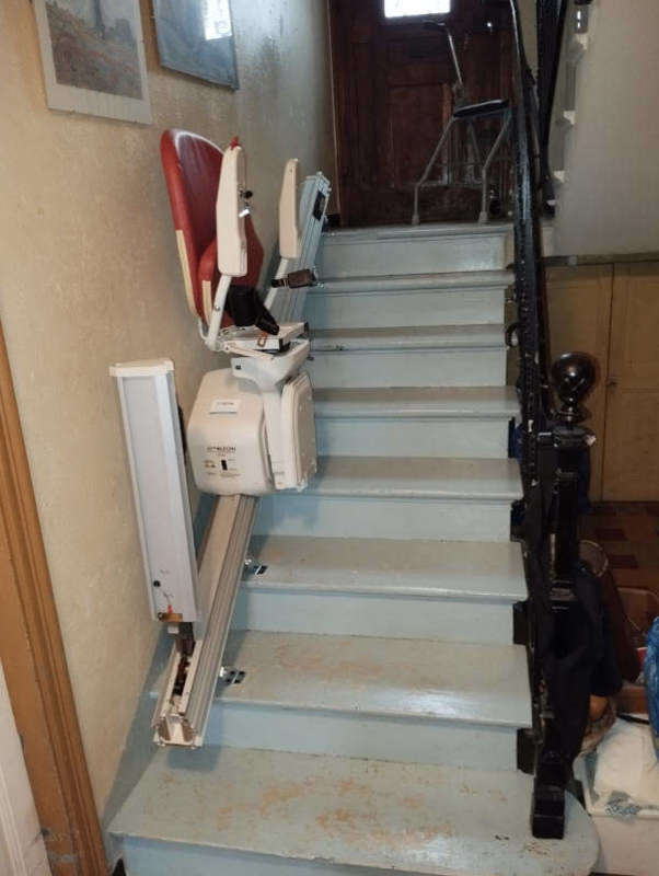 Photo de la référence Monte escalier et son rail repliable pour la porte à VEYRAS (07000)