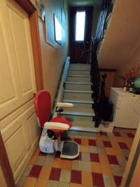 Vignette de la référence Monte escalier et son rail repliable pour la porte
