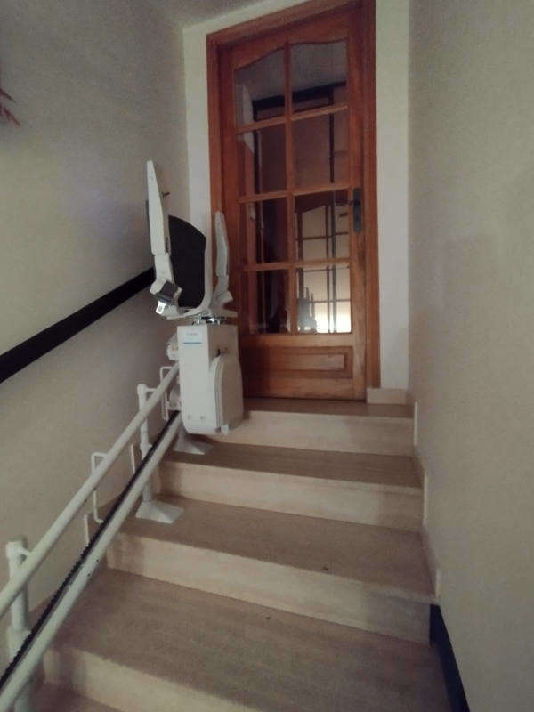 Photo de la référence Chaise d'escalier motorisé et tournant à LE TEIL (07400)
