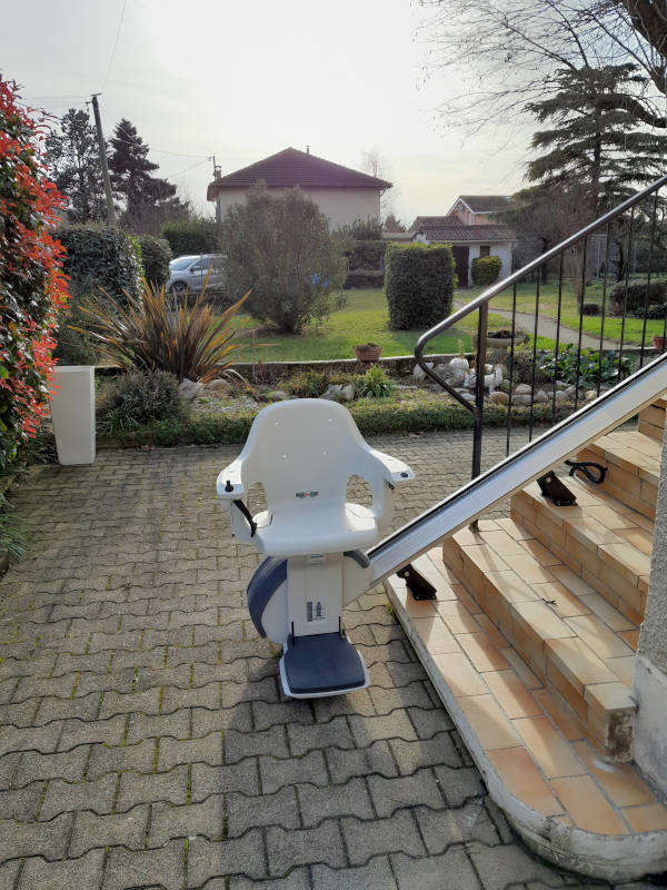 Photo de la référence Siége élévateur pour escalier extérieur à ROMANS-SUR-ISERE (26100)