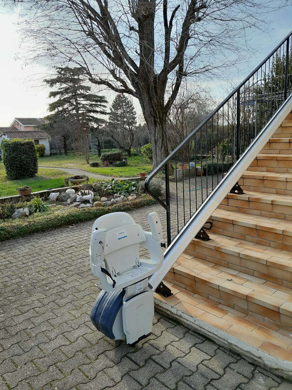 Photo de la référence Siége élévateur pour escalier extérieur à ROMANS-SUR-ISERE (26100)