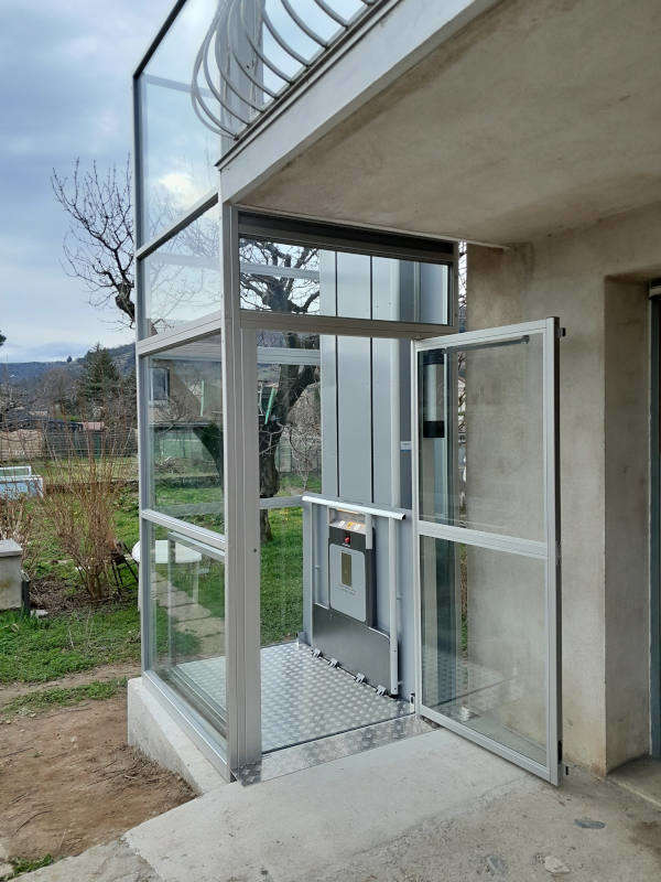 Photo de la référence Accessibilité d'une maison privée à SAINT JEAN DE MUZOLS (07300)