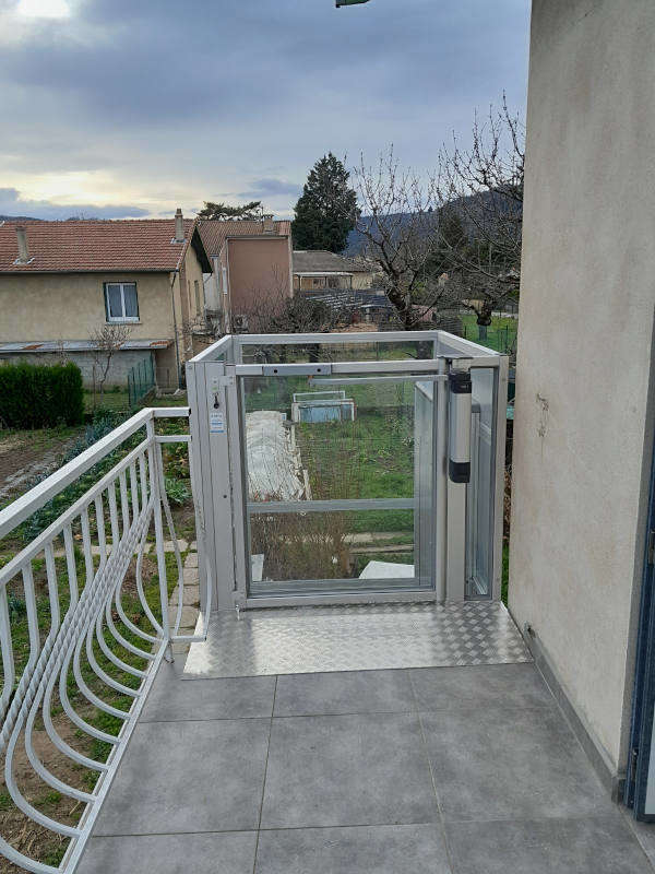 Photo de la référence Accessibilité d'une maison privée à SAINT JEAN DE MUZOLS (07300)