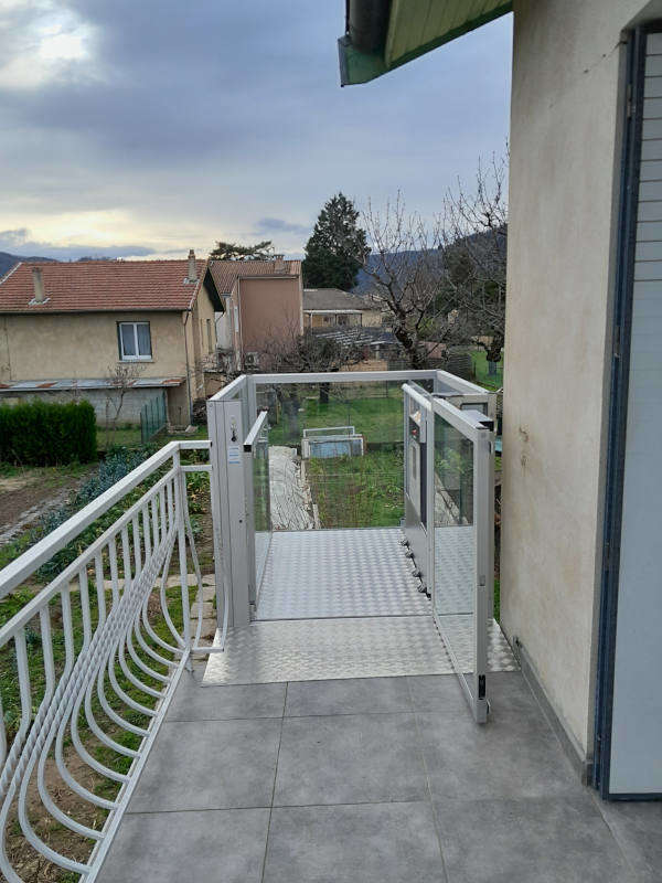 Photo de la référence Accessibilité d'une maison privée à SAINT-JEAN-DE-MUZOLS (07300)