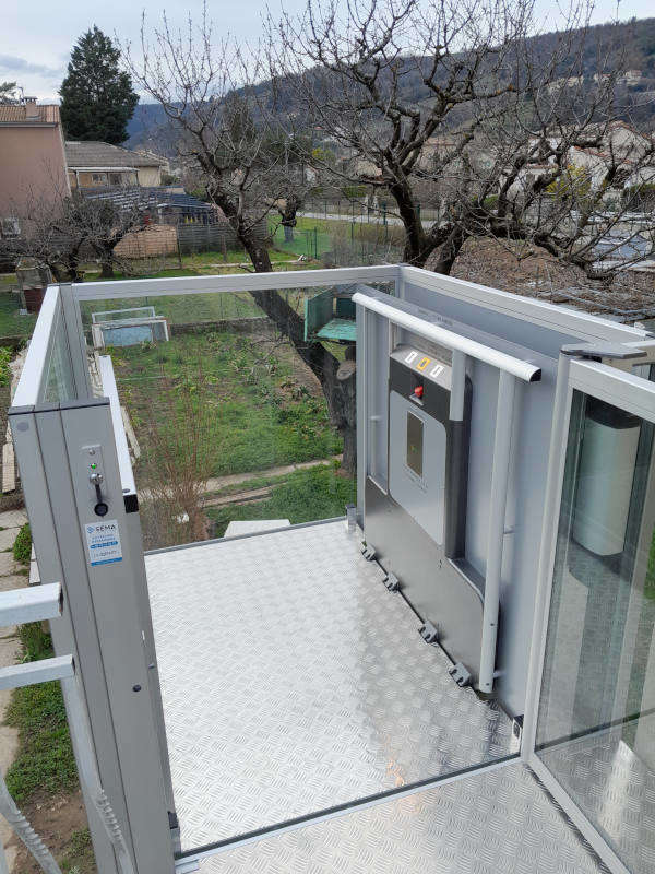 Visuel : Accessibilité d'une maison privée SAINT-JEAN-DE-MUZOLS (07300)