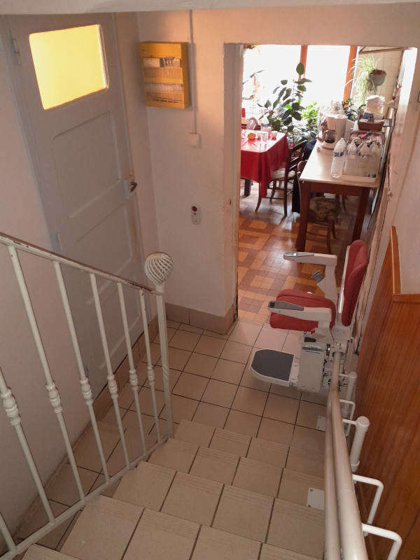 Photo de la référence Siège monte escalier tournant avec birail à EMPURANY (07270)