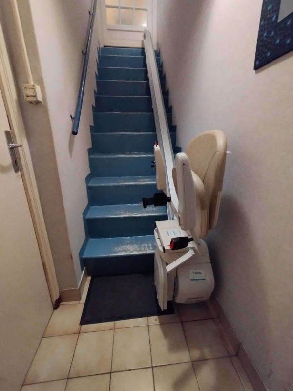 Photo de la référence Fauteuil d'escalier rectiligne à REVENTIN VAUGRIS (38121)