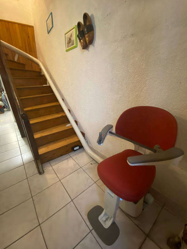 Visuel : L'indépendance dans les escaliers ! TAIN L'HERMITAGE (26600)