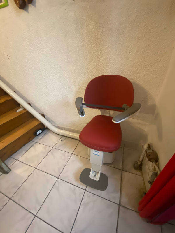Photo de la référence L'indépendance dans les escaliers ! à TAIN L'HERMITAGE (26600)