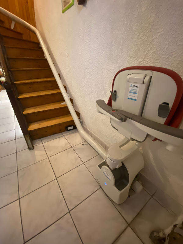 Photo de la référence L'indépendance dans les escaliers ! à TAIN L'HERMITAGE (26600)
