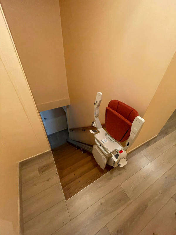 Visuel : Fauteuil élévateur Ergo Straight SAINT-SAUVEUR (38160)