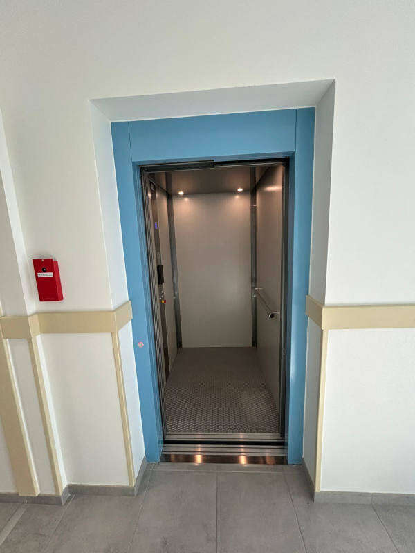 Photo de la référence Accessibilité à l'Espace Citoyen à BEAUCHASTEL (07800)