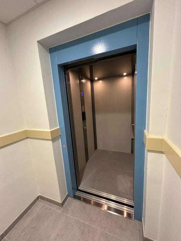 Photo de la référence Accessibilité à l'Espace Citoyen à BEAUCHASTEL (07800)