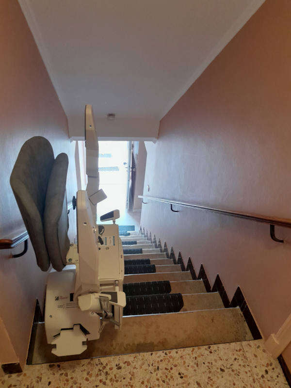 Visuel : Monte-personne - Escalier droit ROYNAC (26450)