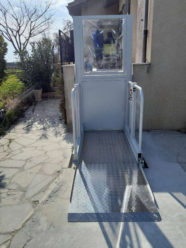 Photo de la référence Plateforme élévatrice verticale LIFTBOY à SAINT-MARCEL-LES-VALENCE (26320)