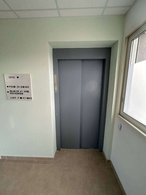 Photo de la référence Cabinet médical accessible... à ETOILE-SUR-RHONE (26800)