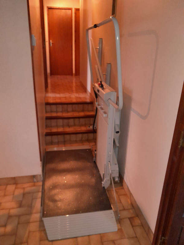 Photo de la référence La plateforme monte-escalier DELTA à SAINT-PAUL-LES-ROMANS (26750)