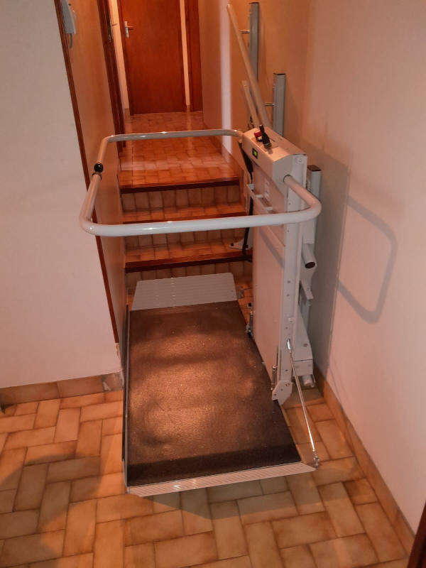 Photo de la référence La plateforme monte-escalier DELTA à SAINT-PAUL-LES-ROMANS (26750)