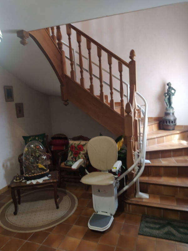 Visuel : Chaise monte-escaliers sur mesure VILLENEUVE DE BERG (07170)