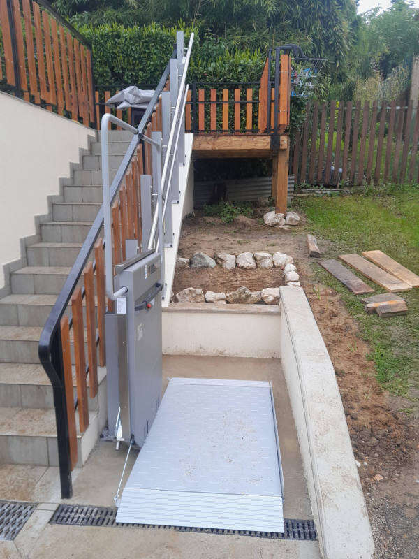 Photo de la référence Plateforme élévatrice inclinée à ROYBON (38940)