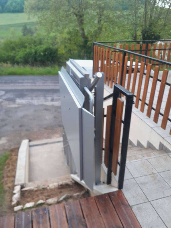 Photo de la référence Plateforme élévatrice inclinée à ROYBON (38940)