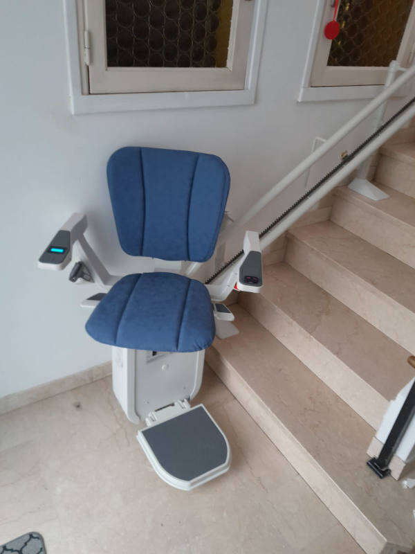 Photo de la référence Siège d'escalier sur-mesure à BOURG-LES-VALENCE (26500)