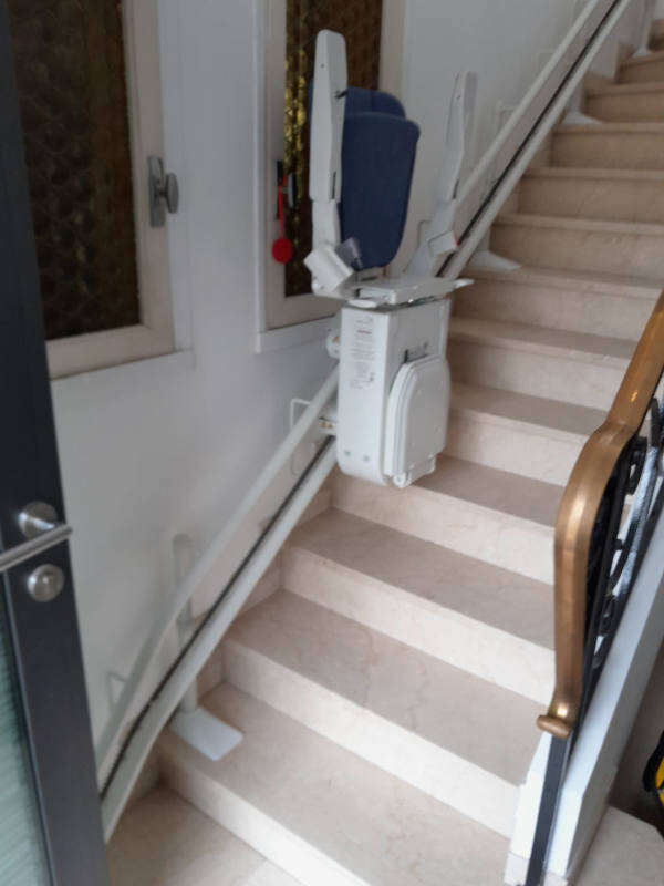 Photo de la référence Siège d'escalier sur-mesure à BOURG-LES-VALENCE (26500)