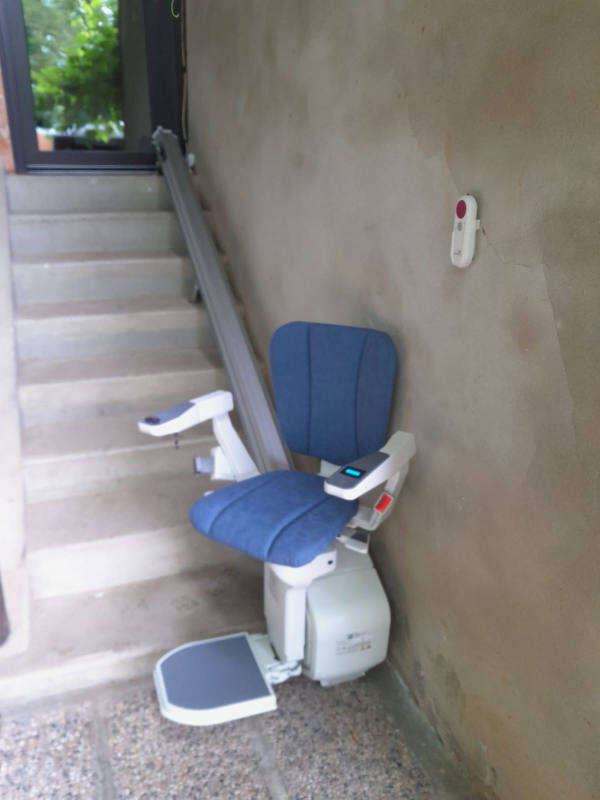 Visuel : Fauteuil monte-escalier droit SAINT-ANTOINE-L'ABBAYE (38160)