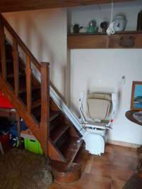 Vignette de la référence Fauteuil monte-escalier droit