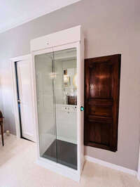 Vignette de la référence Un ascenseur privatif compact