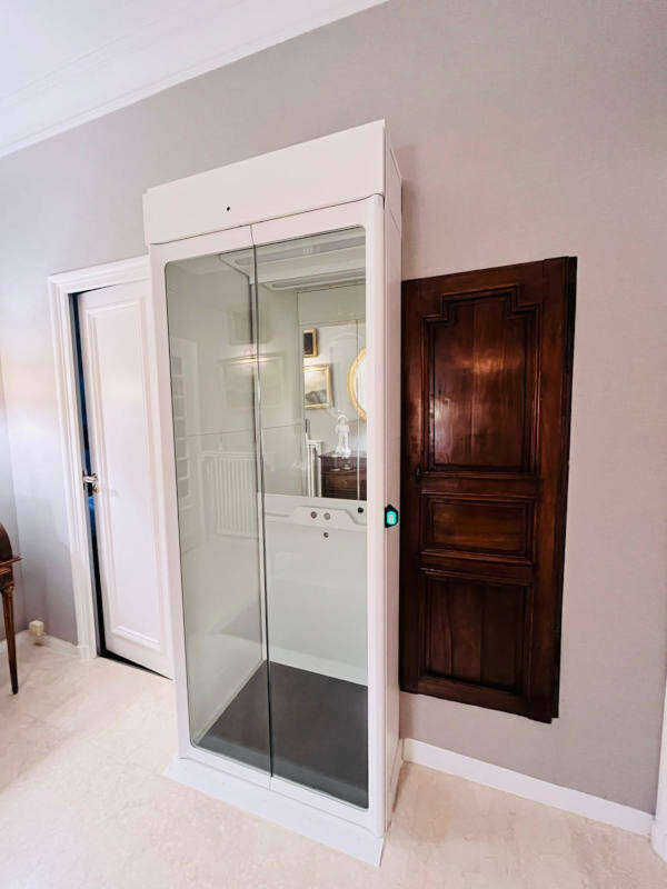 Photo de la référence Un ascenseur privatif compact à VALENCE (26000)