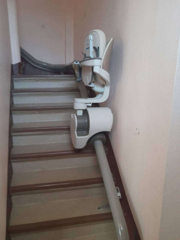 Photo de la référence Monte-escalier tournant FLOW X à PRIVAS (07000)